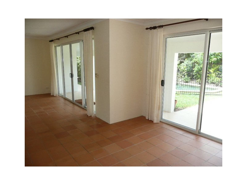 21 Thais St, Palm Cove QLD 4879