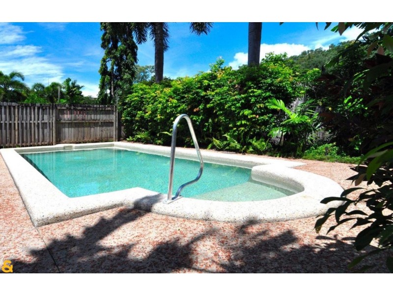 4 Helsdon Close, Clifton Beach QLD 4879