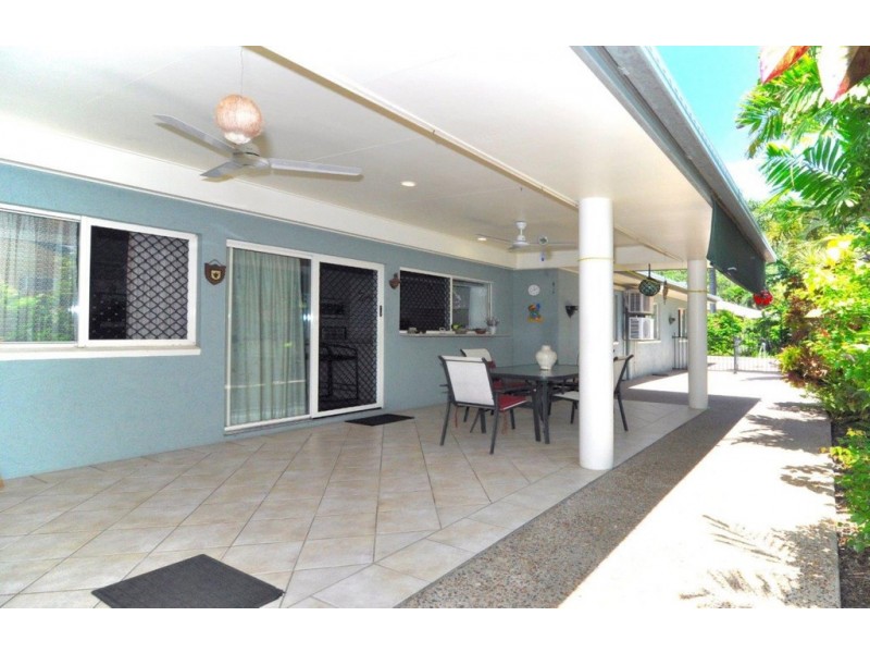 4 Helsdon Close, Clifton Beach QLD 4879