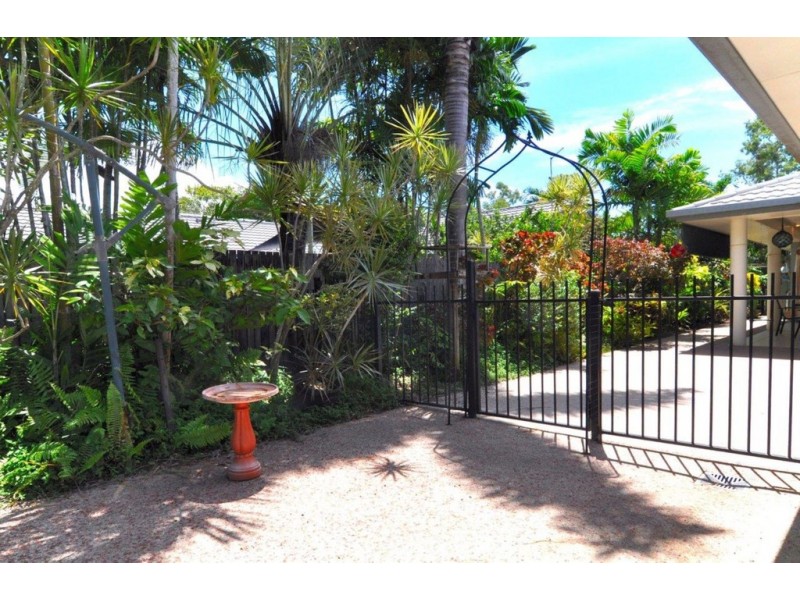 4 Helsdon Close, Clifton Beach QLD 4879