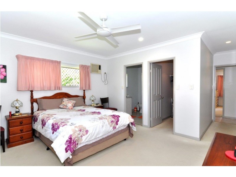 4 Helsdon Close, Clifton Beach QLD 4879