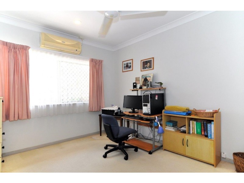 4 Helsdon Close, Clifton Beach QLD 4879