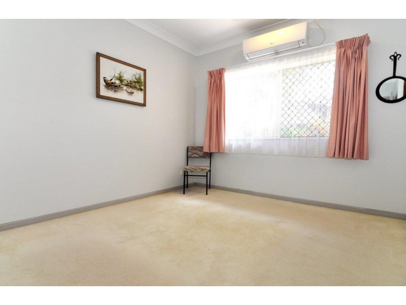 4 Helsdon Close, Clifton Beach QLD 4879