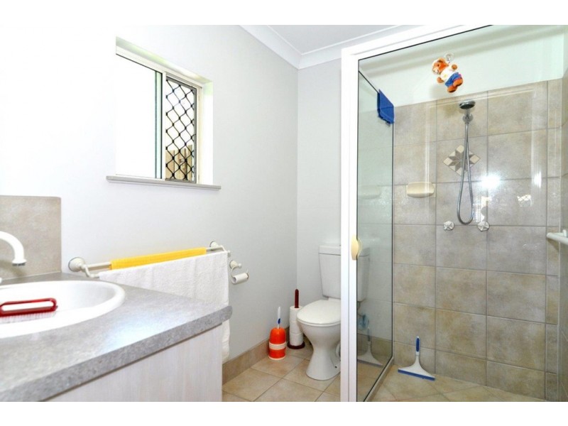 4 Helsdon Close, Clifton Beach QLD 4879