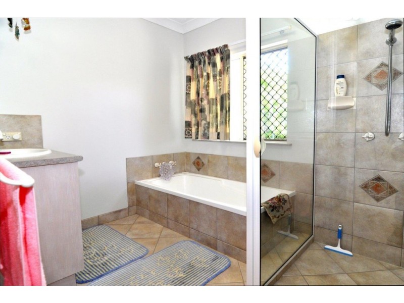 4 Helsdon Close, Clifton Beach QLD 4879