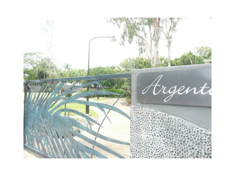 9/109 Upolu Esplanade, Palm Cove QLD 4879