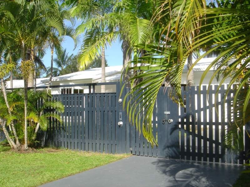 24 Thais Street, Palm Cove QLD 4879