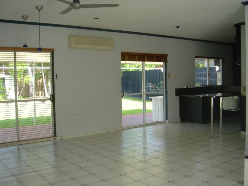 24 Thais Street, Palm Cove QLD 4879