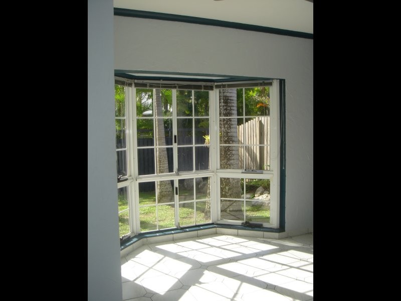 24 Thais Street, Palm Cove QLD 4879