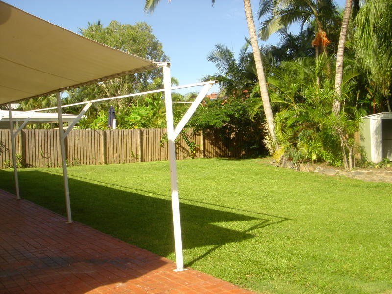 24 Thais Street, Palm Cove QLD 4879