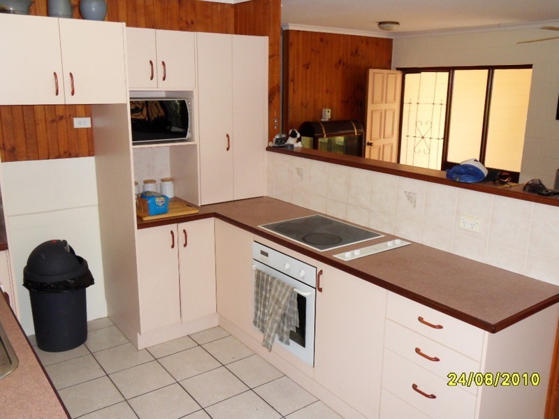 87 Cedar Road, Palm Cove QLD 4879