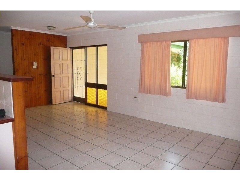 87 Cedar Road, Palm Cove QLD 4879