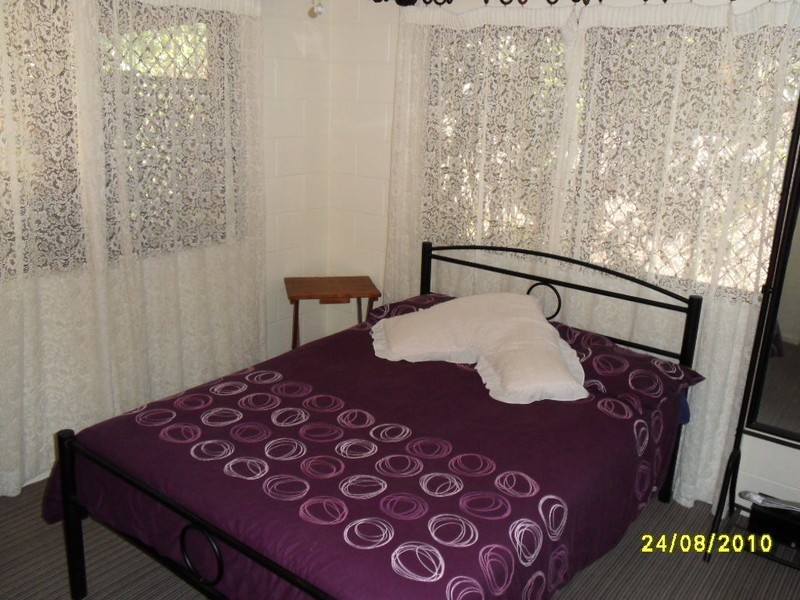 87 Cedar Road, Palm Cove QLD 4879