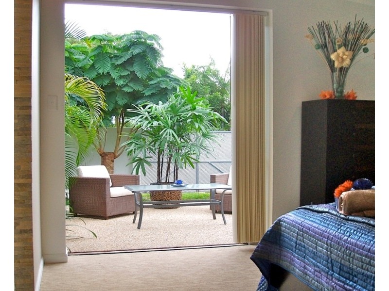 55 Veivers Road, Palm Cove QLD 4879