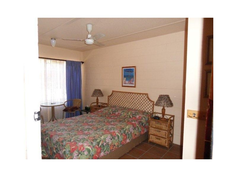 10/9-11 Amphora Street, Palm Cove QLD 4879