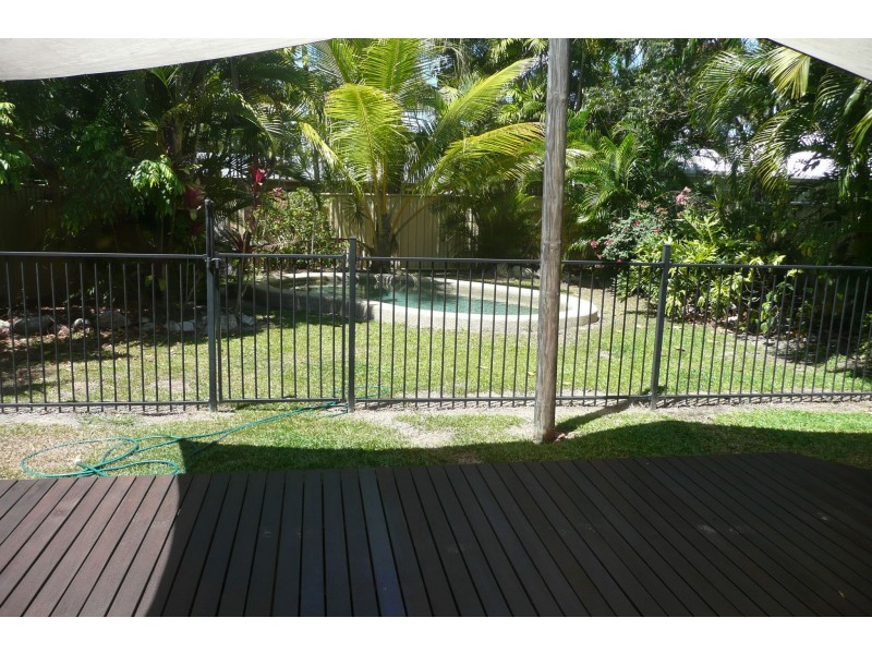 2/5 Bulolo, Trinity Beach QLD 4879