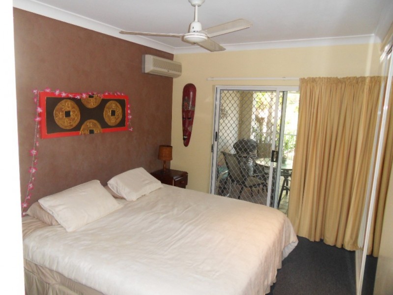 8/24 Warren Street, Palm Cove QLD 4879