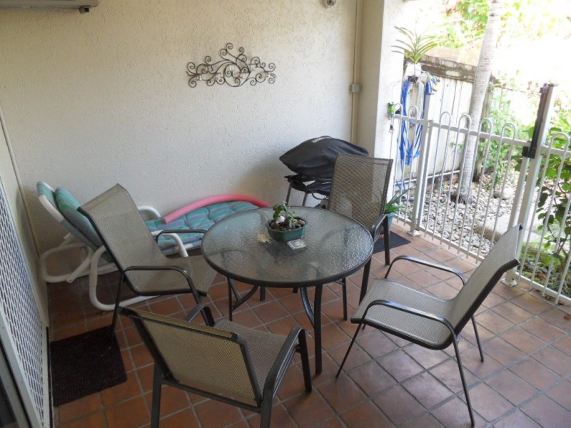 8/24 Warren Street, Palm Cove QLD 4879