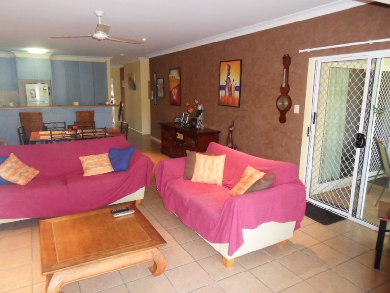 8/24 Warren Street, Palm Cove QLD 4879