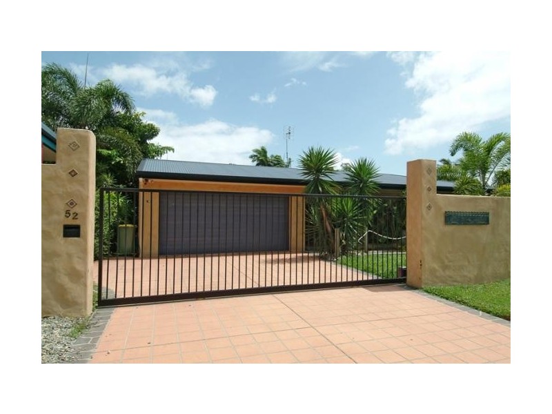 52 Veivers Road, Palm Cove QLD 4879
