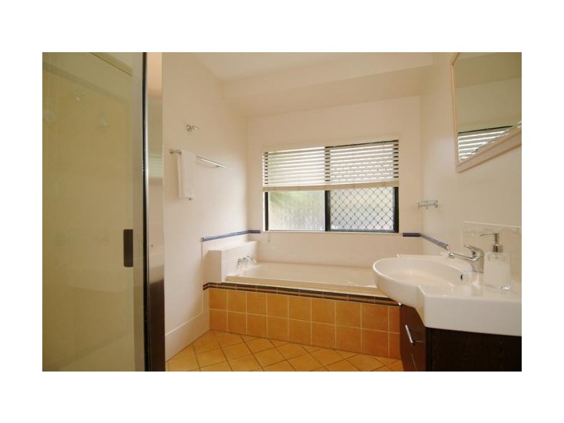 52 Veivers Road, Palm Cove QLD 4879