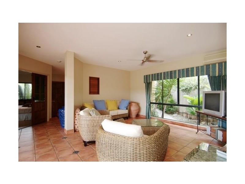 52 Veivers Road, Palm Cove QLD 4879