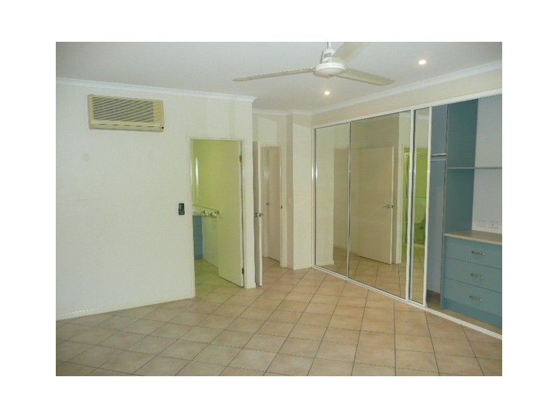 17/75 Cedar Rd, Palm Cove QLD 4879