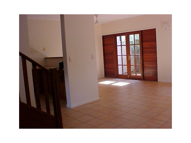 4/7 Harpa St, Palm Cove QLD 4879