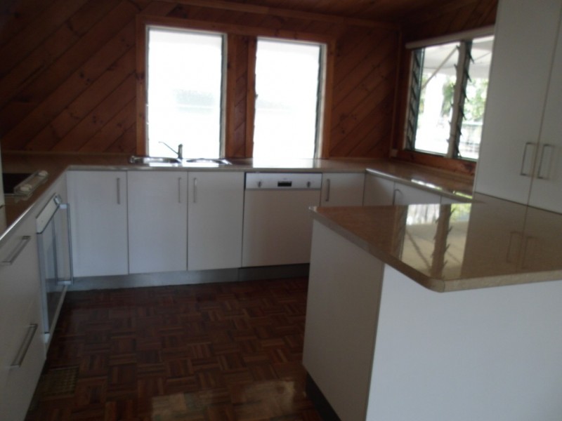 31 Veivers Rd, Palm Cove QLD 4879
