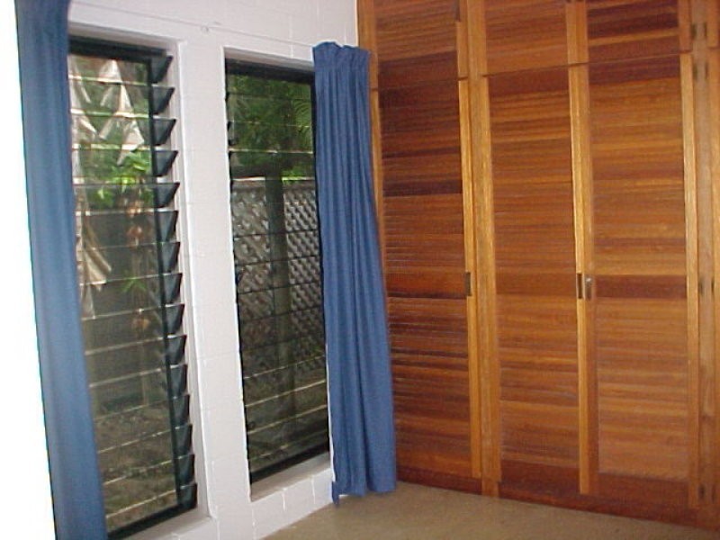 1/5 Thais St, Palm Cove QLD 4879