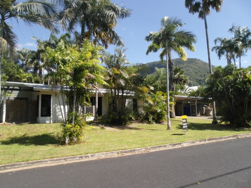 33 Thais St, Palm Cove QLD 4879