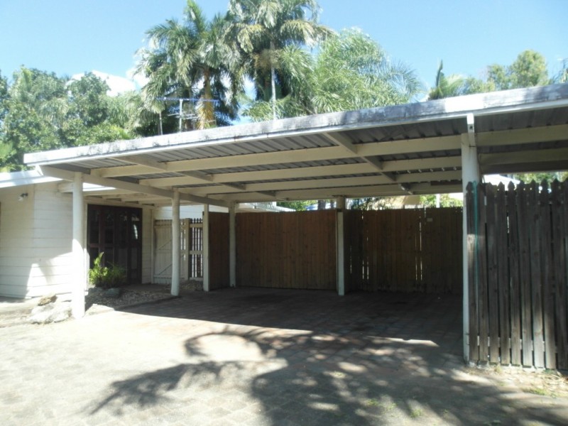 33 Thais St, Palm Cove QLD 4879