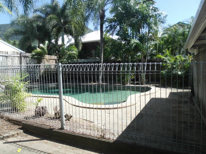 33 Thais St, Palm Cove QLD 4879