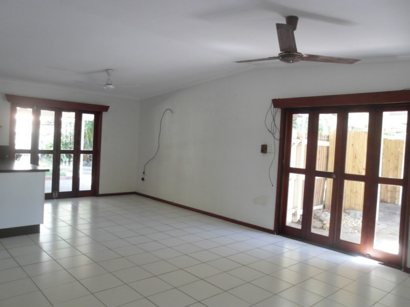 33 Thais St, Palm Cove QLD 4879