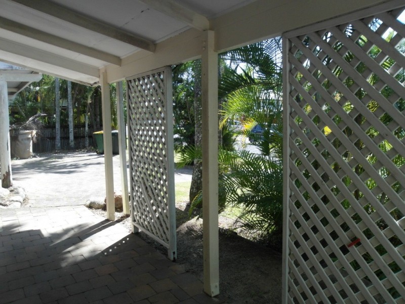 33 Thais St, Palm Cove QLD 4879