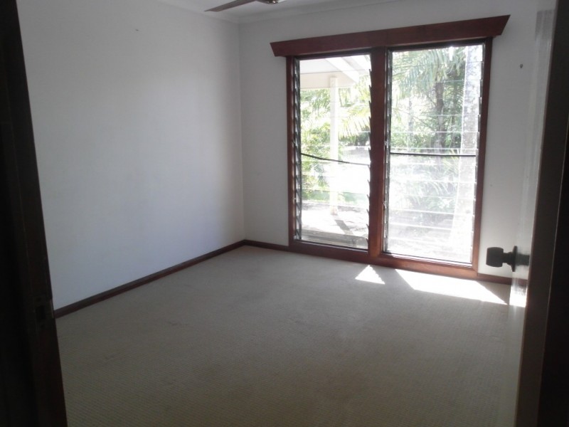 33 Thais St, Palm Cove QLD 4879