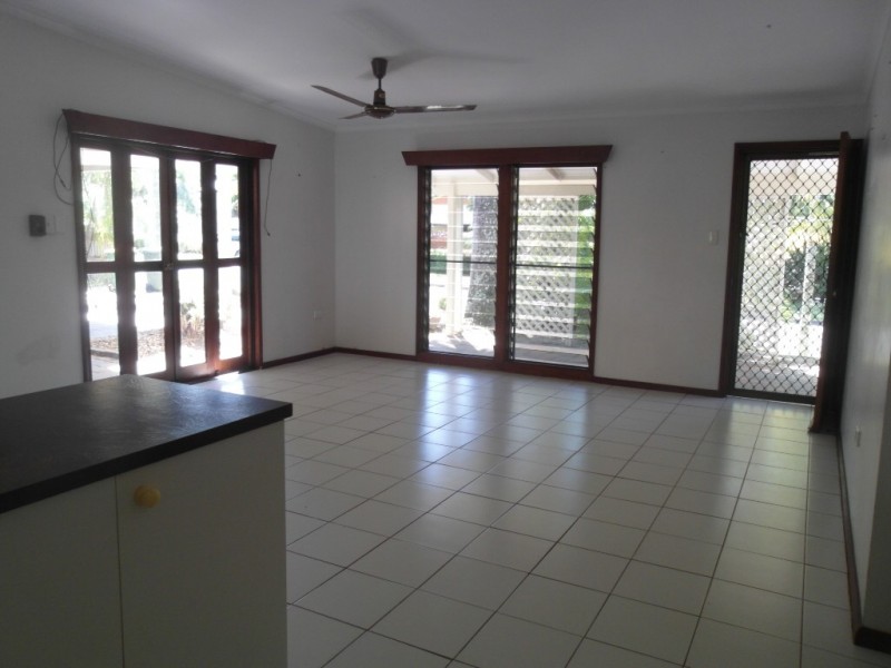33 Thais St, Palm Cove QLD 4879
