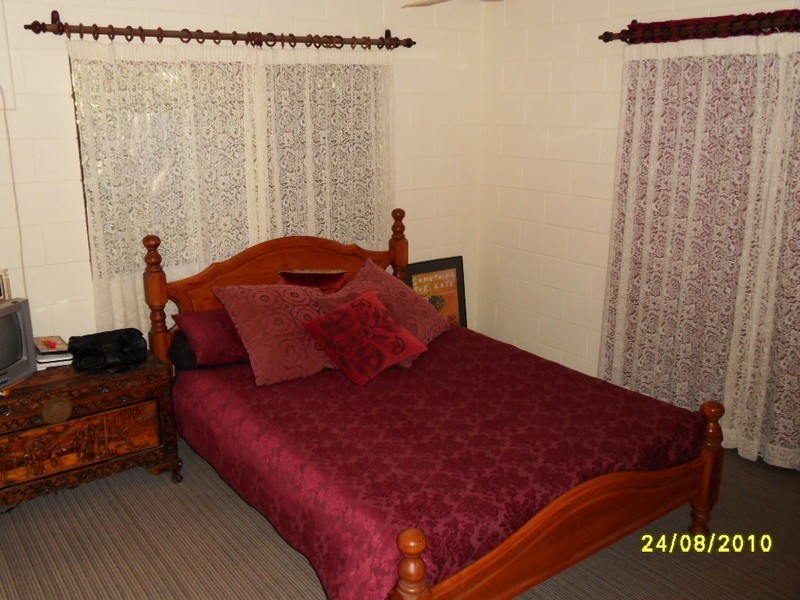 87 Cedar Rd, Palm Cove QLD 4879