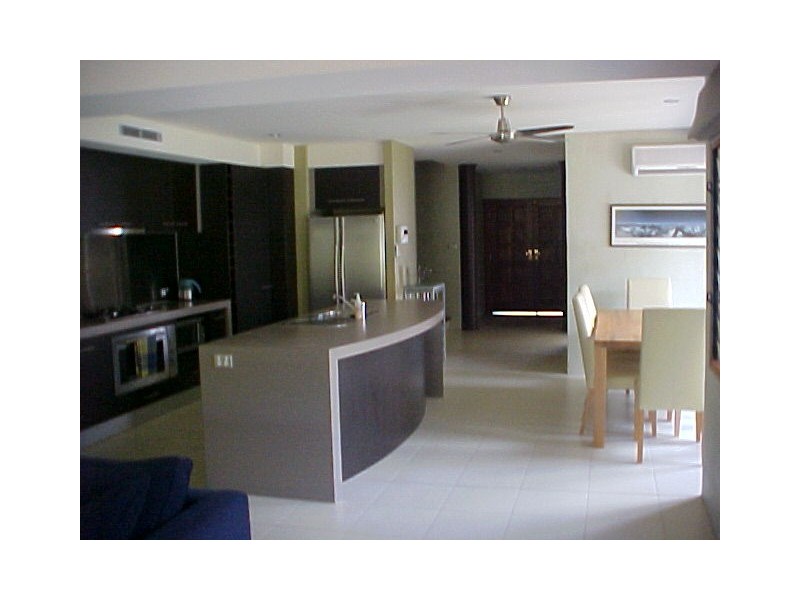 2/82 Cedar Rd, Palm Cove QLD 4879