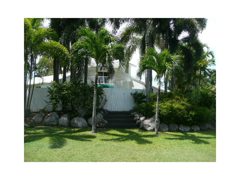 21 Thais St, Palm Cove QLD 4879