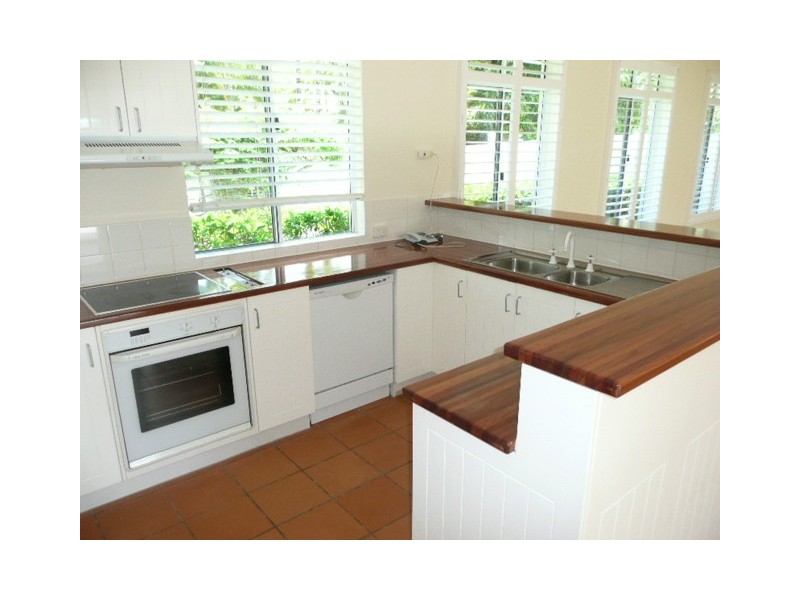 21 Thais St, Palm Cove QLD 4879