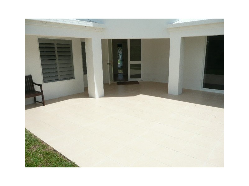 21 Thais St, Palm Cove QLD 4879