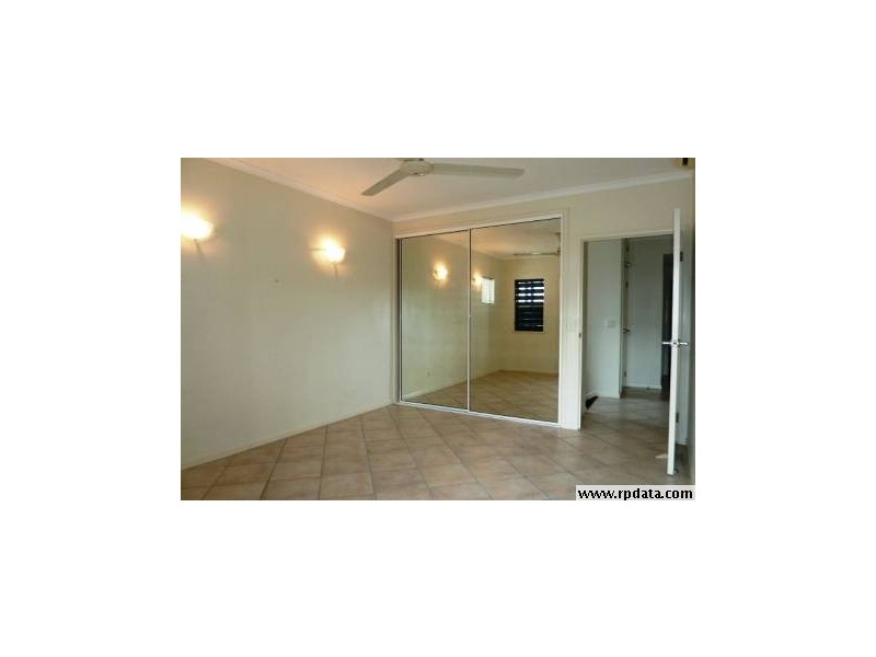 19/75 Cedar Rd, Palm Cove QLD 4879