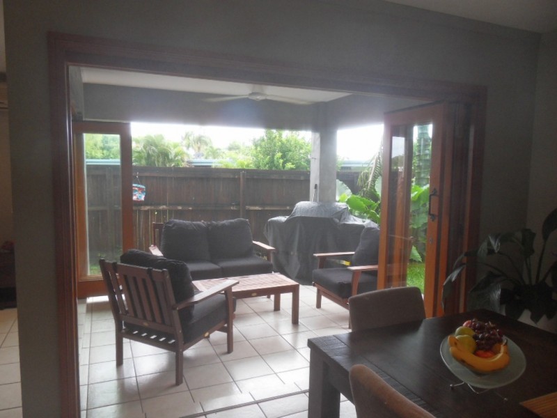 95 Cedar Road, Palm Cove QLD 4879