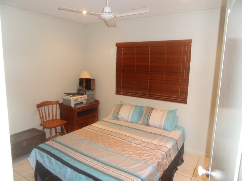 95 Cedar Road, Palm Cove QLD 4879