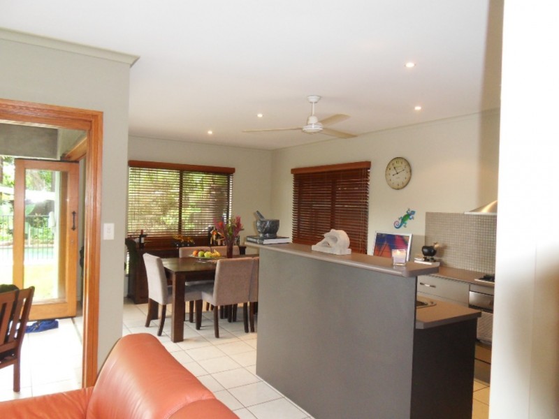 95 Cedar Road, Palm Cove QLD 4879