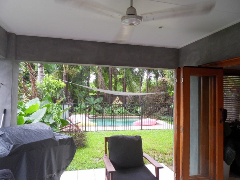 95 Cedar Road, Palm Cove QLD 4879