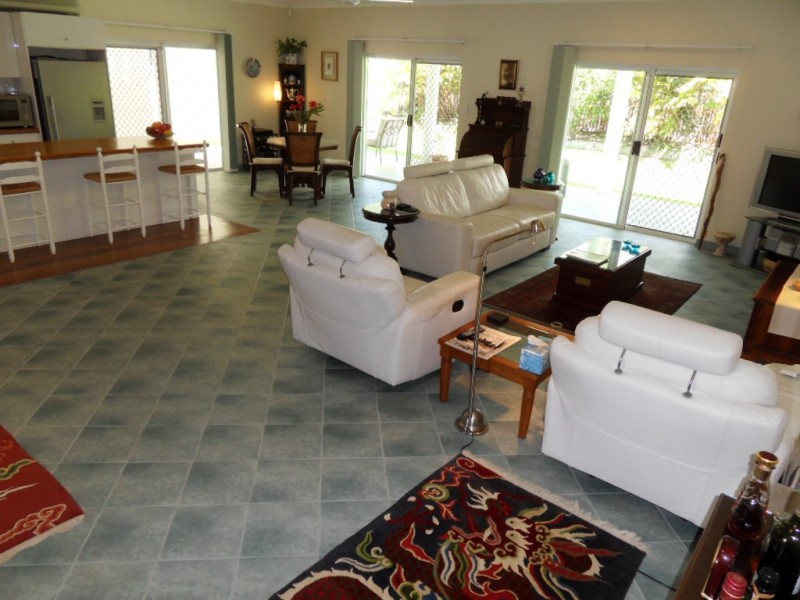 10 Parkinson Avenue, Kewarra Beach QLD 4879