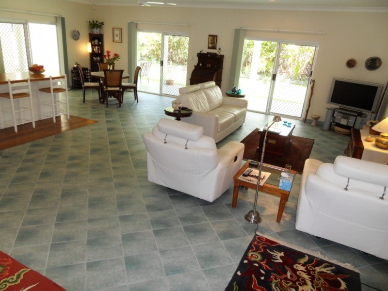 10 Parkinson Avenue, Kewarra Beach QLD 4879
