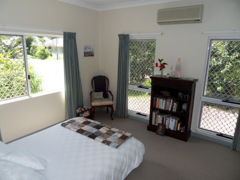 10 Parkinson Avenue, Kewarra Beach QLD 4879